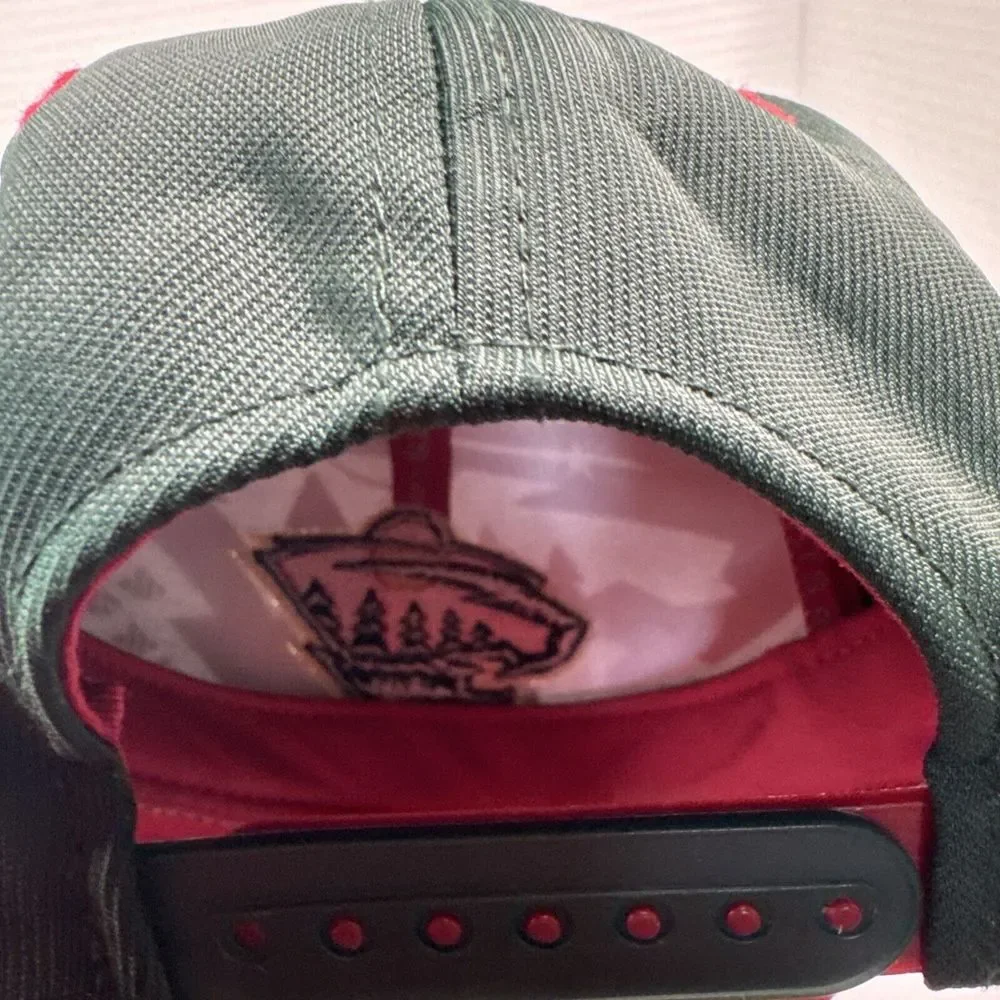 Zephyr NHL Minnesota Wild SnapBack‎ Hat Cap Green Red Silver